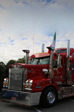 Rides Down Under: Aussie Truckers (TV Series 2023– ) 2023